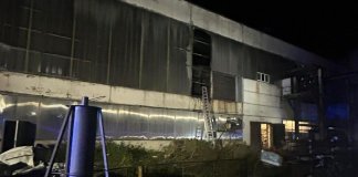 Пожар со взрывами произошел на предприятии в Нарве возле границы с Россией