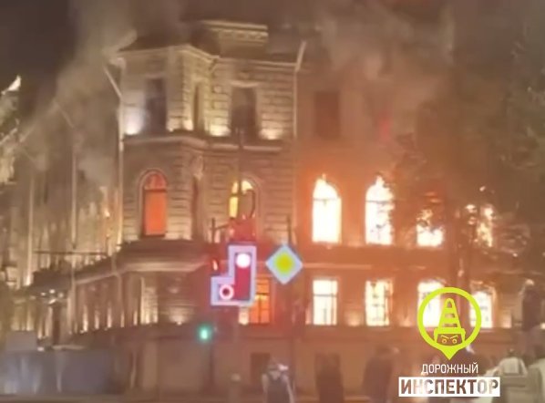 Особняк Миллера вспыхнул в Петербурге - Пожар произошел напротив Исаакиевского собора.