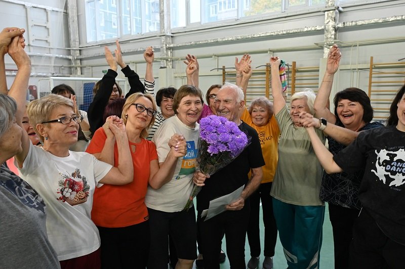 В Сертолово 95-летний ветеран авиации получил поздравления от Путина и Дрозденко - В Сертолово Всеволожского района поздравили с 95-летием ветерана авиации Иннокентия Ивановича Бурмак