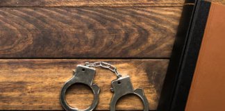 Житель Ленобласти пытался сжечь неприятеля вместе с хозпостройкой