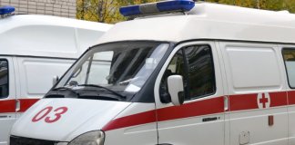 Двоих человек засыпало песком при работах в траншее в Мурино: один погиб, второй в больнице