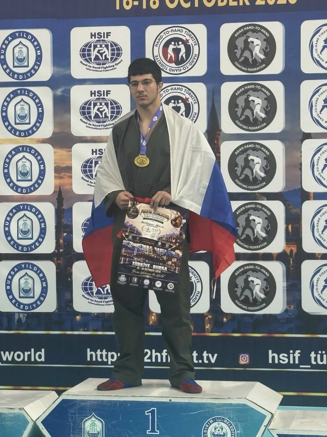 Школьник из Кировска стал чемпионом мира по прикладному рукопашному бою - Спортсмен выступал в возрастной категории 14–15 лет и весовой категории свыше 73 кг.