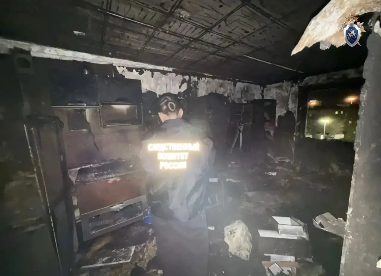 Младенец погиб при пожаре в квартире в Петербурге - Еще двое взрослых госпитализированы с ожогами и травмами при падении