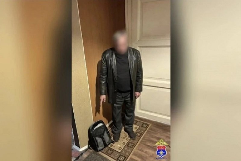 Пенсионер украл рюкзак с вещами на 30 тысяч рублей в электричке в Тосненском районе - В Тосненском районе задержали 76-летнего мужчину, которого подозревают в краже рюкзака из электрички