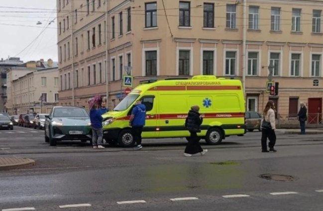 В Петербурге иномарка протаранила машину скорой с пациентом - Полиция организовала проверку.