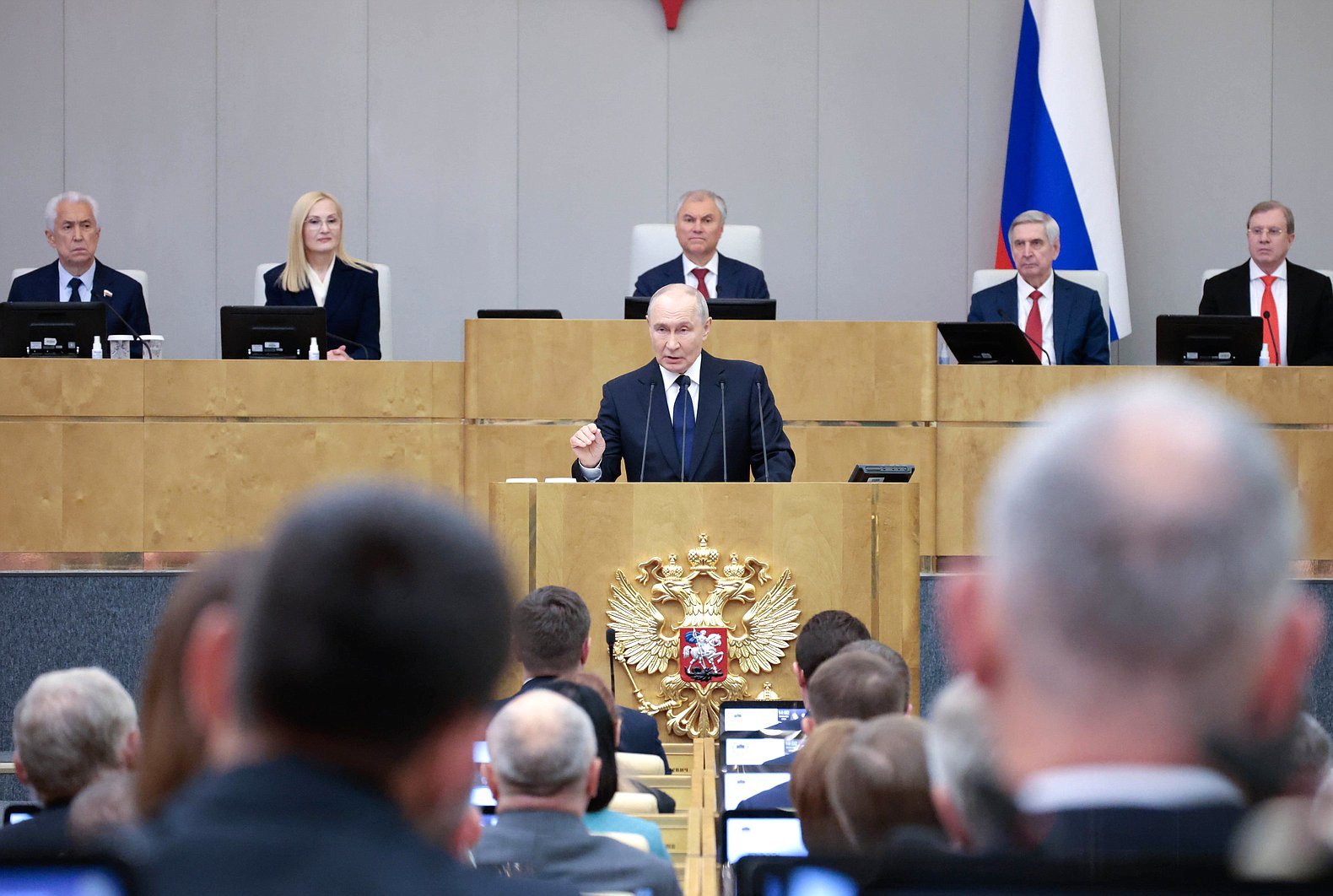 Путин призвал депутатов сосредоточиться на повышении уровня и качества жизни граждан - Президент России Владимир Путин, выступая на первом пленарном заседании Госдумы IX созыва, заявил, ч
