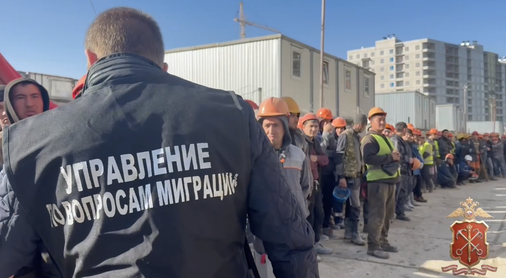 Без патентов и не в том регионе: что обнаружила полиция на стройке в Новоселье - Полиция Петербурга провела миграционный рейд на строящемся объекте в поселке Новоселье Ломоносовског