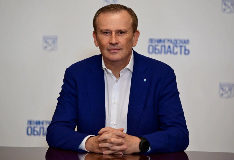 Началась прямая линия с губернатором Ленинградской области Александром Дрозденко - Глава региона будет отвечать на вопросы жителей на протяжении часа.