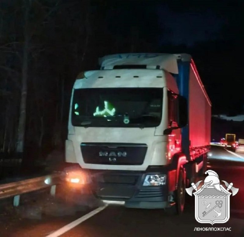 Водитель Renault погиб в ДТП с тремя автомобилями в Бокситогорском районе - Вечером 7 октября на 366-м километре трассы А-114 «Вологда-Новая Ладога» столкнулись автомобили Audi
