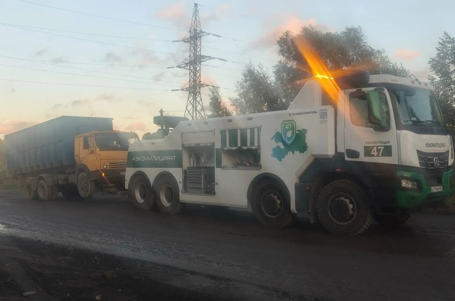 В промзоне "Уткина заводь" снова поймали мусоровоз с экскаватором: возбудили пять дел - Территория остается под усиленным контролем Эконадзора.