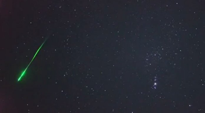 Видео: В ночь на 19 октября россияне увидят звездопад Эпсилон-Геминиды. А через три дня ожидается еще более мощный поток